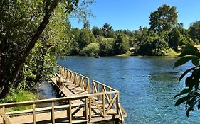 Cabañas Los Canelos Pucon, Hermosa Granja de 20 hectaréas a orillas del Río Liucura